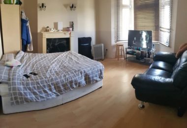 Camera king size de inchiriat Canning Town