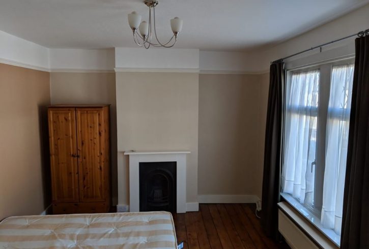 Camera king size de inchiriat Londra