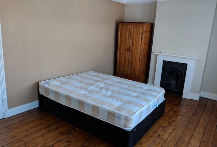 Camera king size de inchiriat Londra