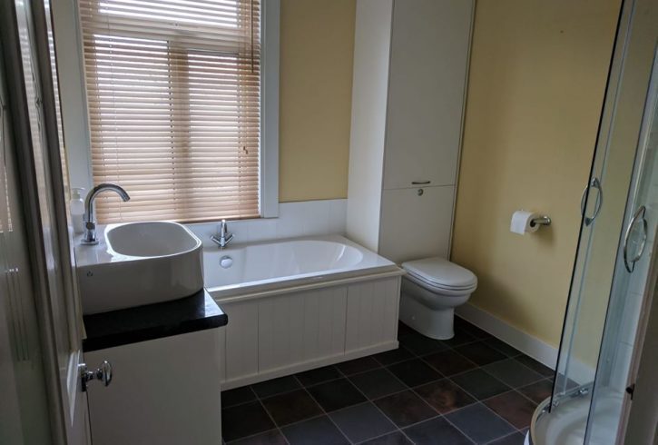 Camera king size de inchiriat Londra