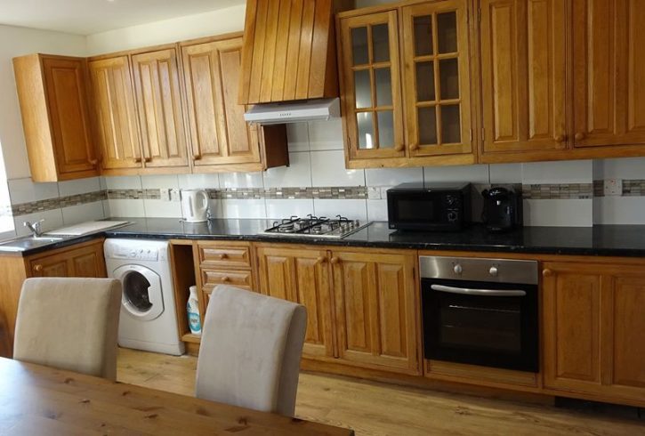 Camera king size de inchiriat in Lower Edmonton Camera king size de inchiriat in Lower Edmonton