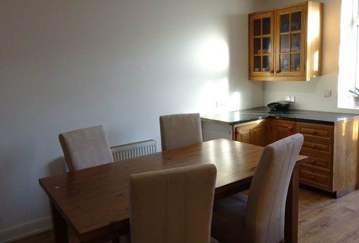 Camera king size de inchiriat in Lower Edmonton Camera king size de inchiriat in Lower Edmonton