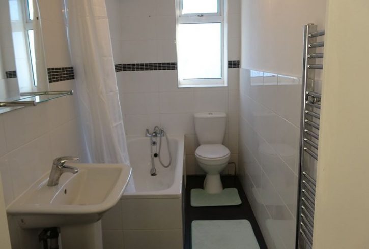 Camera king size de inchiriat in Lower Edmonton Camera king size de inchiriat in Lower Edmonton