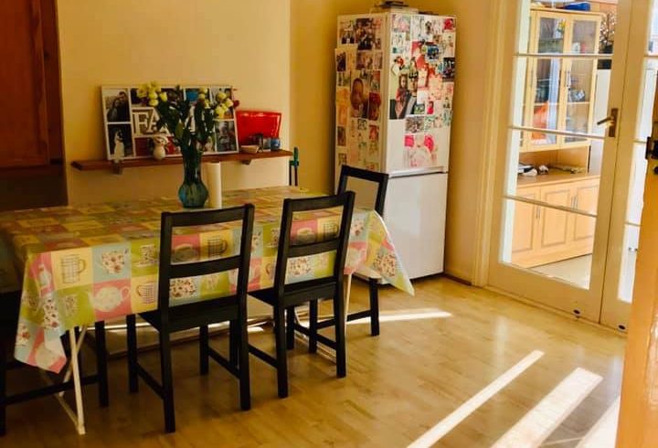 Camera king size de inchiriat in zona Newbury Park - Imagine 3