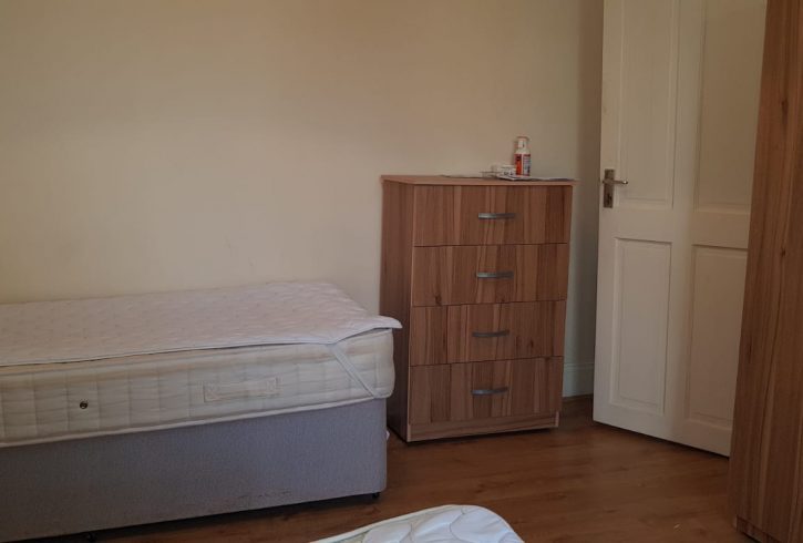 Casa 4 dormitoare si gradina in zona East Ham E6 Londra