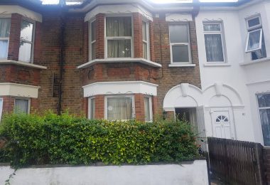 Casa 4 dormitoare si gradina in zona East Ham E6 Londra