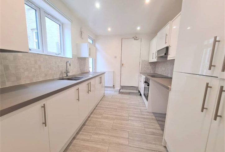 Chirie Casa 3 Dormitoare in Canning Town E16 Londra