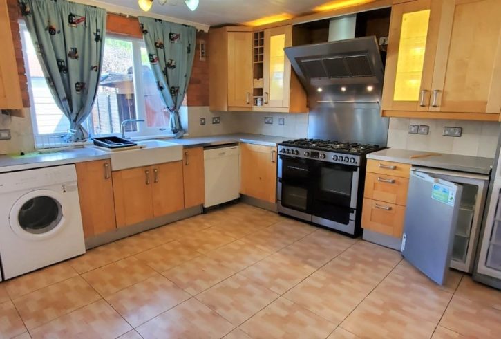 Chirie Casa 3 Dormitoare si Living in Plaistow Chirie Casa 3 Dormitoare si Living in Plaistow