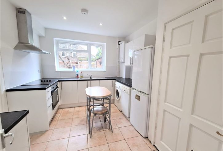 Chirie Casa 3/4 Dormitoare in Canning Town, Londra