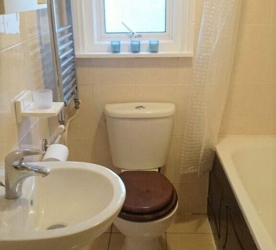 Inchiriez apartament cu 2 dormitoare intre East Ham si Manor park - Imagine 2