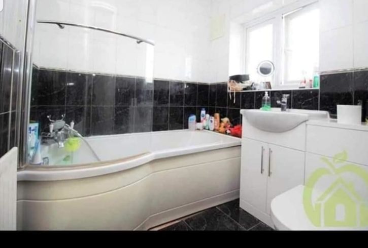 Chirie camera dubla in Romford