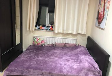 Chirie camera dubla in South Kenton Station