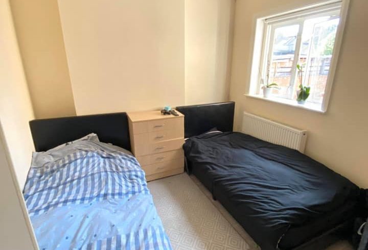 Chirie camera dubla pentru 2 băieți in Plaistow