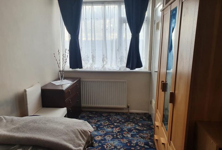 Chirie camera single in Ilford, IG2 7