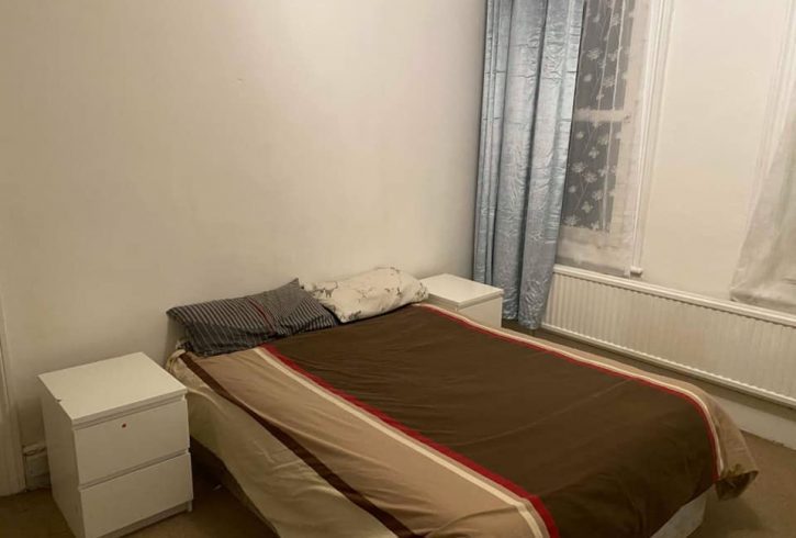 Chirie camere king size duble si locuri in camera Stratford