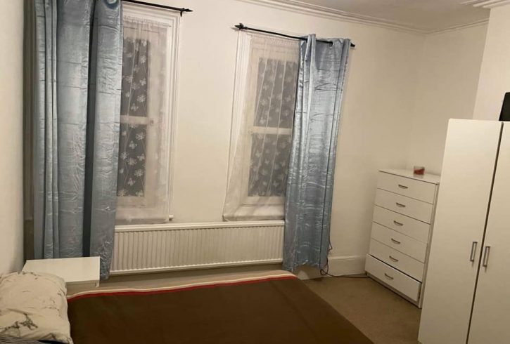 Chirie camere king size duble si locuri in camera Stratford