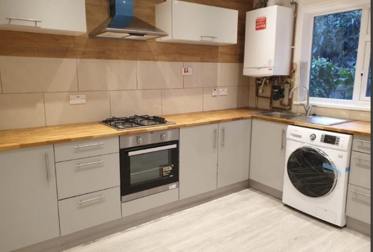 Se inchiriaza casa cu 4 camere in Canning Town - Imagine 2