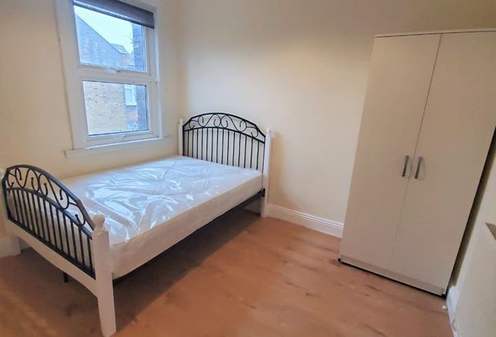 Chirie casa cu 4 dormitoare in Leytonstone - Imagine 2