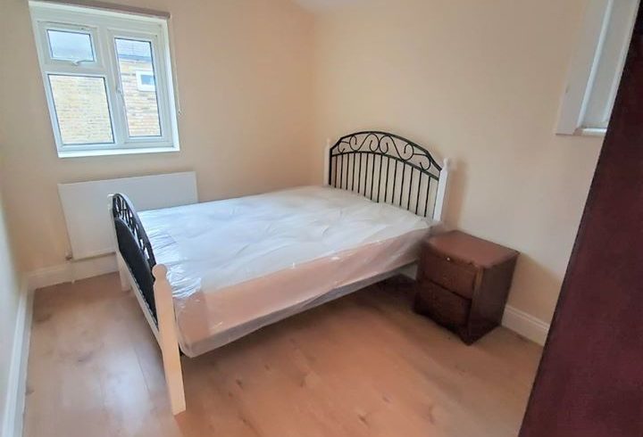 Chirie casa cu 4 dormitoare in Leytonstone - Imagine 4