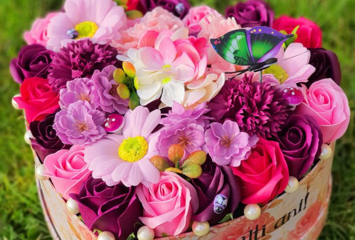 Comanda Aranjamente cu Flori de Săpun oriunde in UK