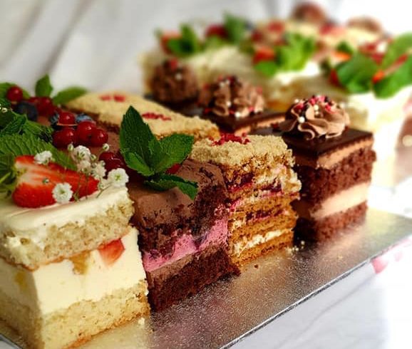 Platouri Prajituri in Slough UK