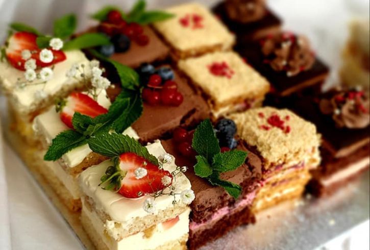 Platouri Prajituri in Slough UK