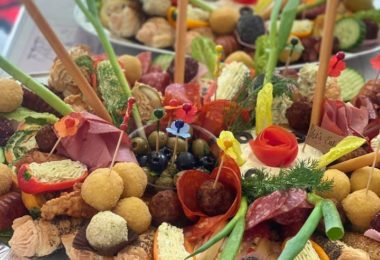 Comenzi Aperitive Saratele Prajituri South Ockendon