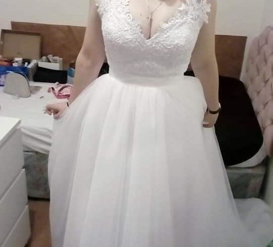 Croitoreasa ofer Servicii de Croitorie in Wembley