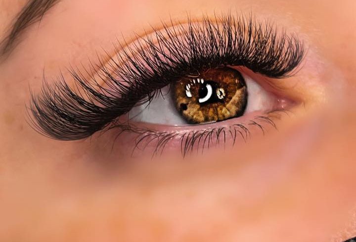 Ella’s Beauty Lash Artist - Aplic Extensii Gene in Bushey Ella’s Beauty Lash Artist - Aplic Extensii Gene in Bushey