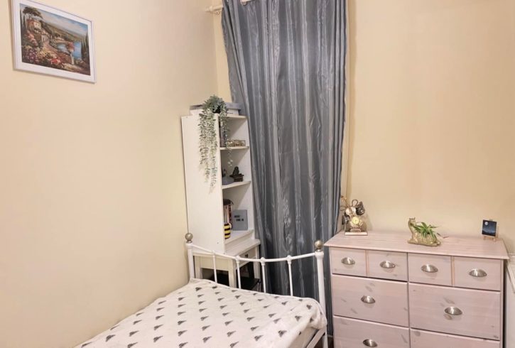 Inchiriem Camera Single in Londra NW10