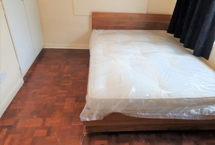 Inchiriem camera medie Plaistow