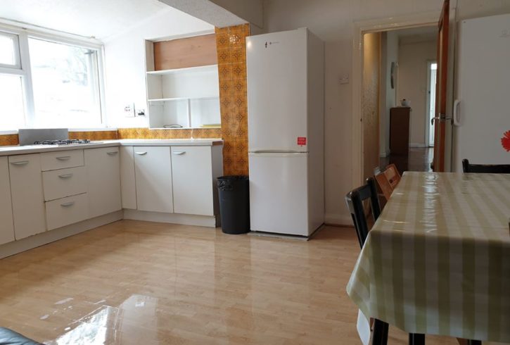 Inchiriem camera medie Plaistow