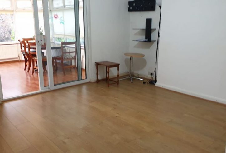 Inchiriem Casa cu 3 Domitoare in Barking - Imagine 4