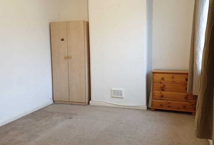 Inchiriem Casa cu 3 Domitoare in Barking - Imagine 5