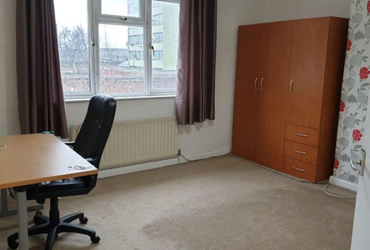 Inchiriem Casa cu 3 Domitoare in Barking - Imagine 6