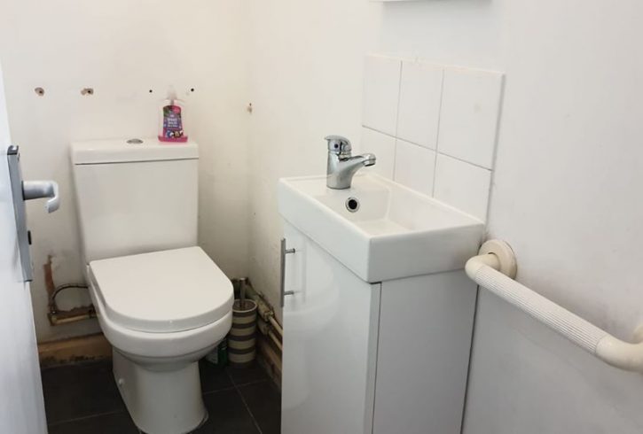 Inchiriem Casa cu 3 Domitoare in Barking - Imagine 8