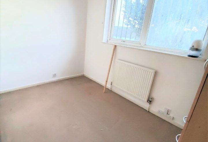 Inchiriem casa cu 3 dormitoare in Ilford - Imagine 5