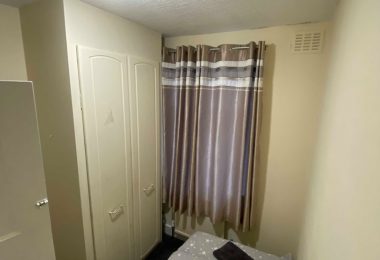 Inchiriez 1 camera single in Goodmayes zona 4