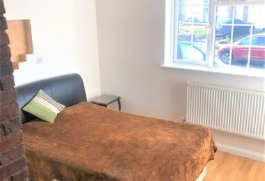 Inchiriez 2 camere dubla si single in Harrow