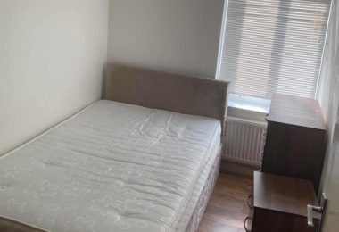 Inchiriez Camera Single in Stratford Zona 2