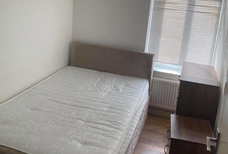 Inchiriez Camera Single in Stratford Zona 2