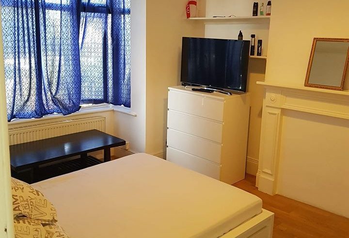 Inchiriez camera King Size in South Harrow4 Inchiriez camera King Size in South Harrow4