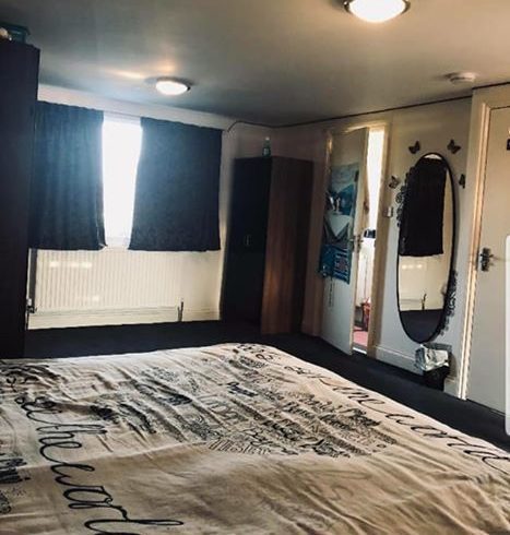 Inchiriez camera king size Ilford