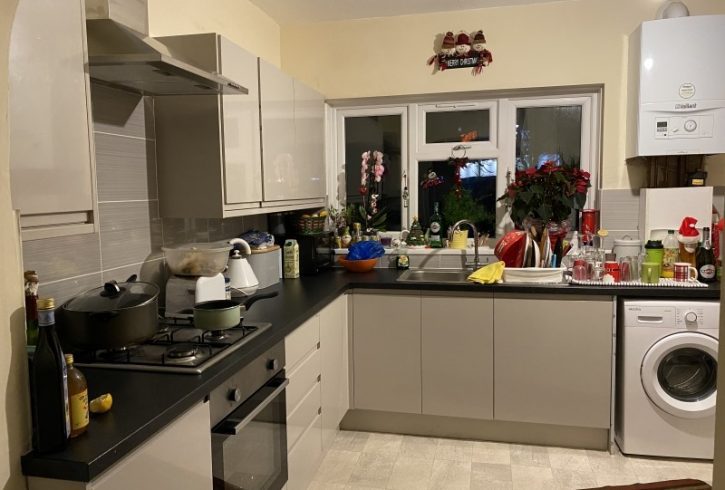 Inchiriez 1 camera single in Goodmayes zona 4