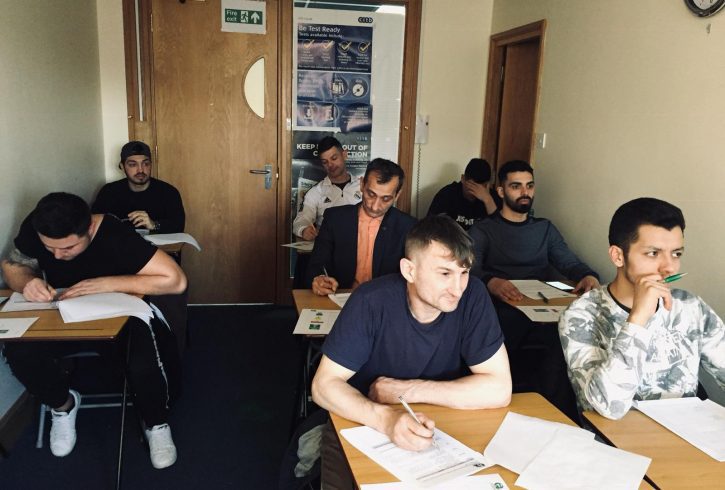 Trainer / profesor persoana cu experienta in predare