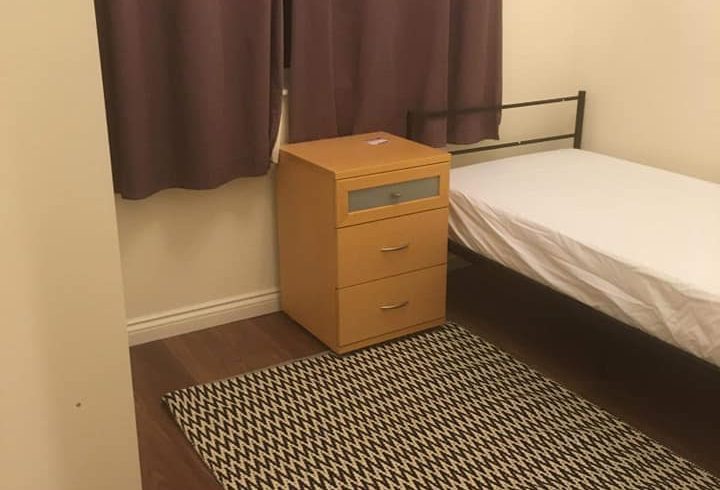 Ofer spre chirie o camera single spatioasa in zona Romford Ofer spre chirie o camera single spatioasa in zona Romford