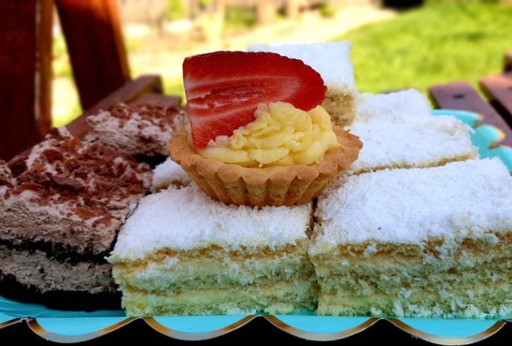 Platouri Prajituri si Torturi in Queensbury Londra