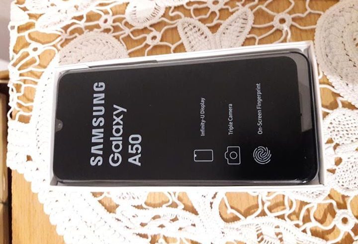 Vand telefon Samsung A50 Nou in Waltham Forest Londra
