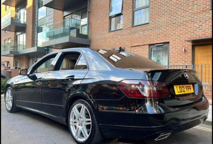Vand Auto 2012 Mercedes-Benz E-Class in Enfield Londra