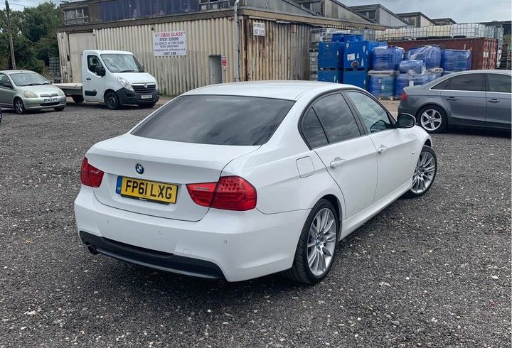 Vand Auto BMW 318i din 2011 localizat in Higham UK